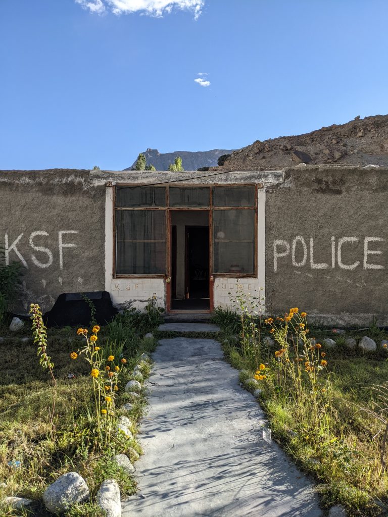 policejní checkpost pakistan, K2 base camp trek without a guide