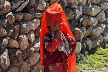 Tradiční šaty kyrgyzských žen ve wakhanu